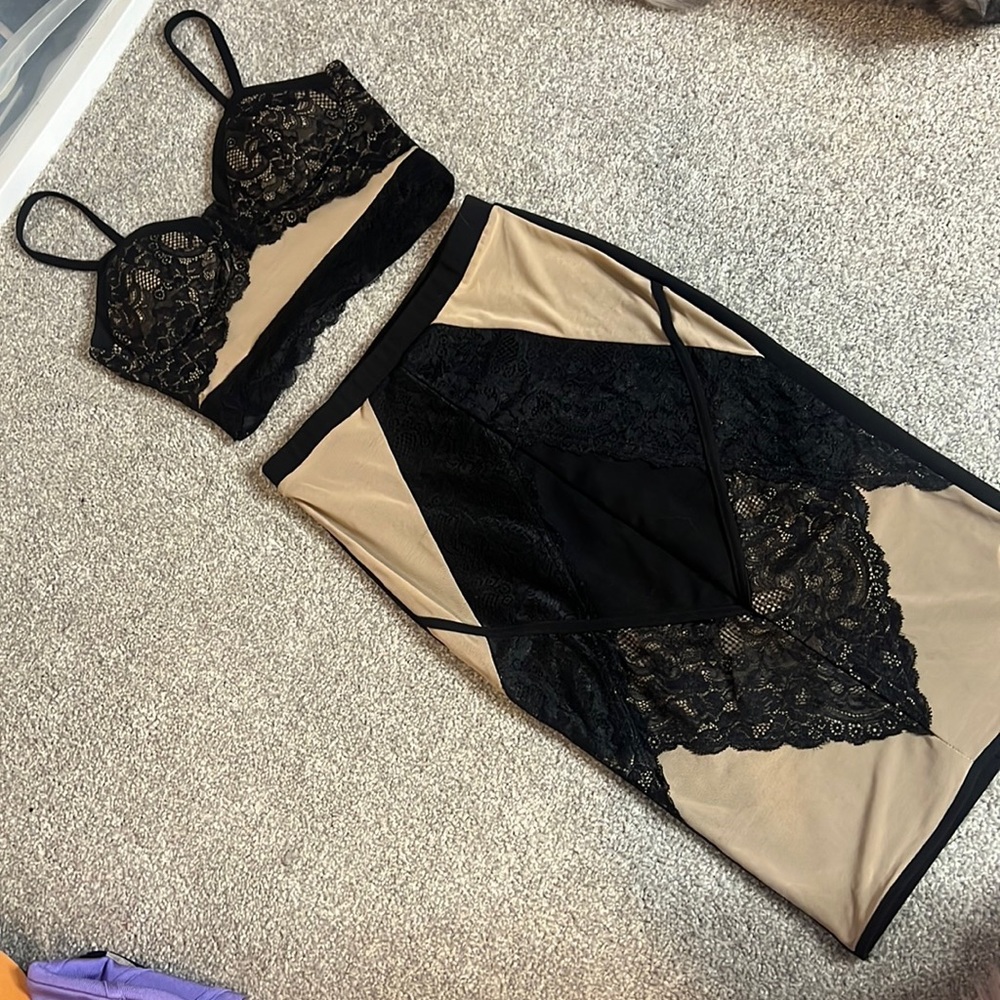 Two piece Lace Black and nude set